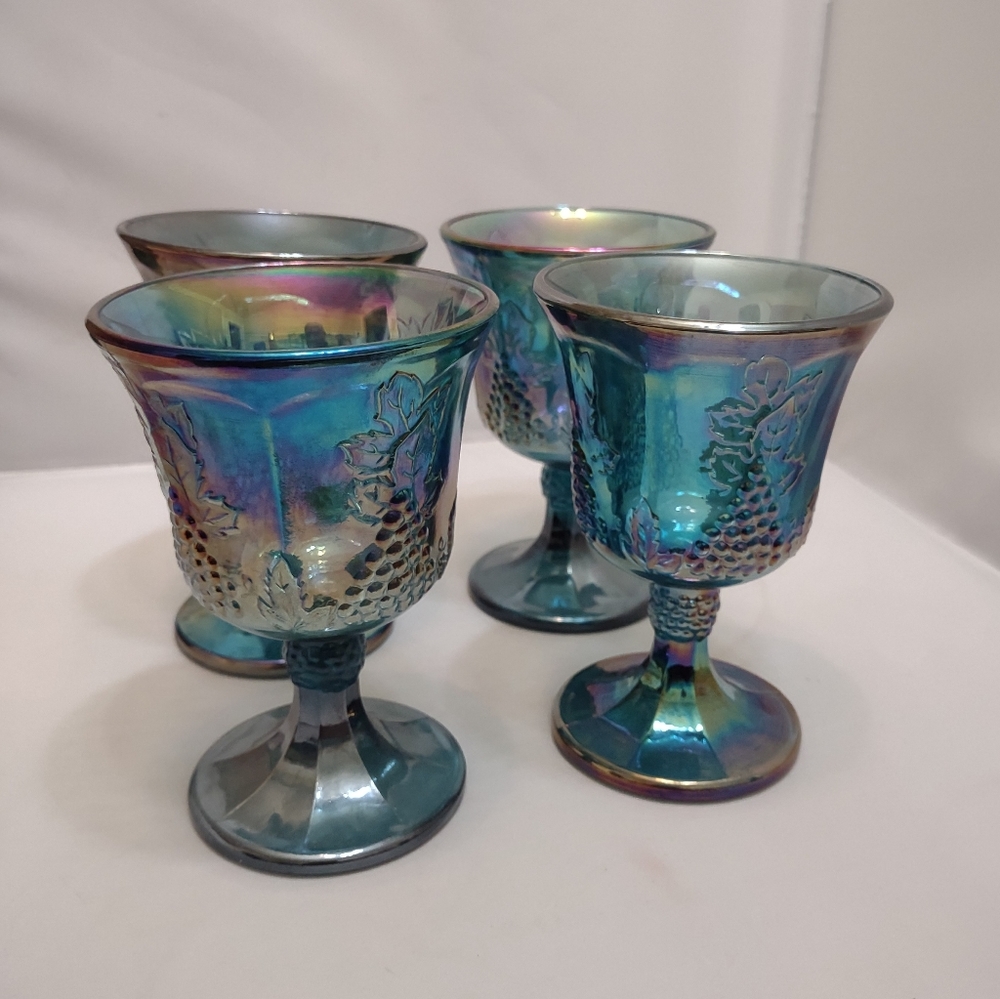 Beautiful Vintage Harvest Grapes Goblets